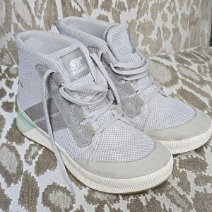 Sorel Gray Sneakers with Breathable Mesh and Cushioned Sole